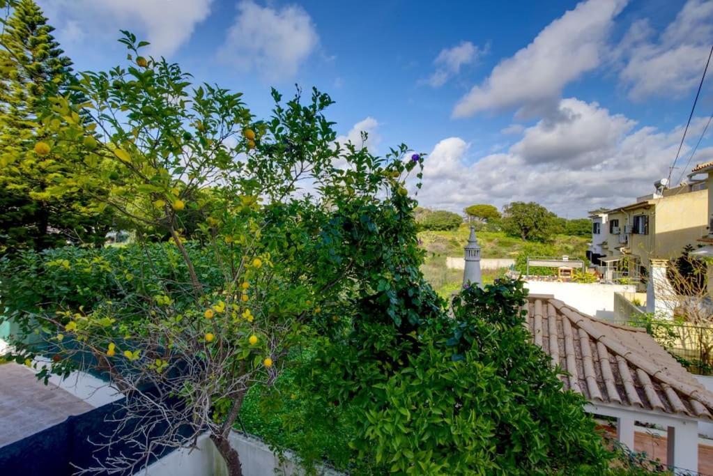 Townhouse In Quarteira Villa Exterior photo